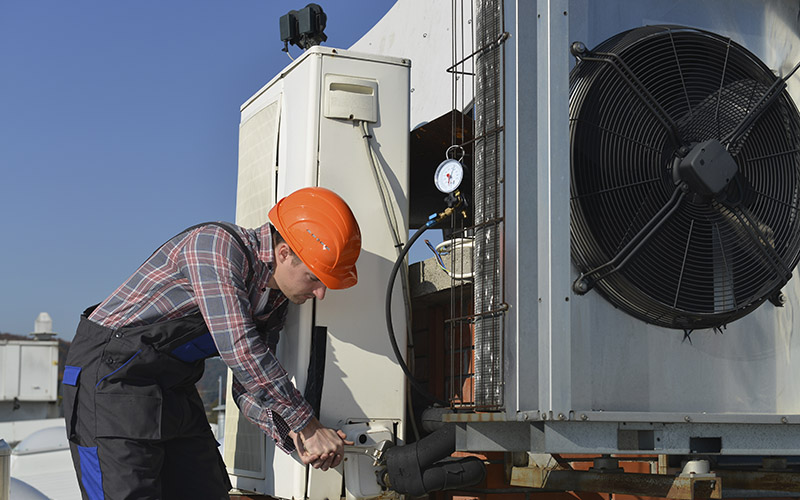 4 Signs You Already Need a Commercial AC Repair This Cooling Season